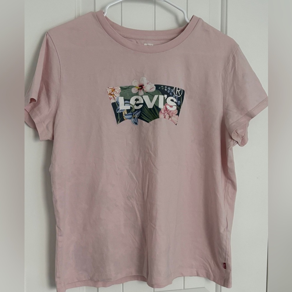 Levi's Soft Pink Tee